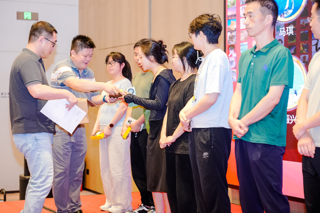广羽桥架总经理现身深圳电气学术会议